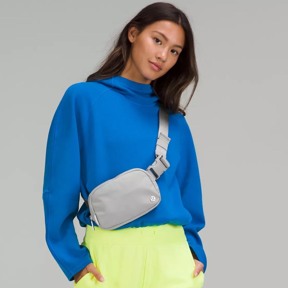 Lululemon Everywhere Belt Bag - Silver